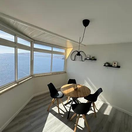 Un Lujoso Duplex En En Primera Linea De Playa Y Con Parking Propio