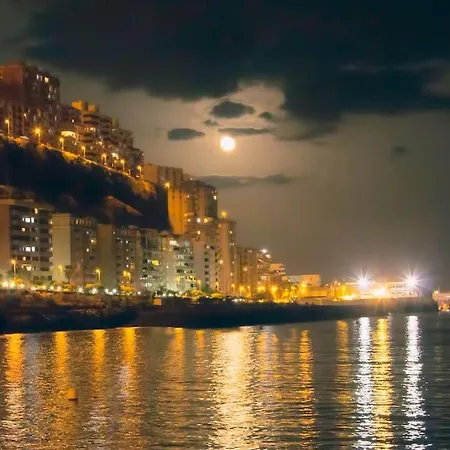 Un Lujoso Duplex En En Primera Linea De Playa Y Con Parking Propio * Радазул